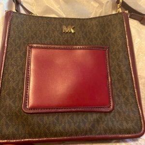 Sale🎉**EUC**Michael Kors Gloria brown crossbody